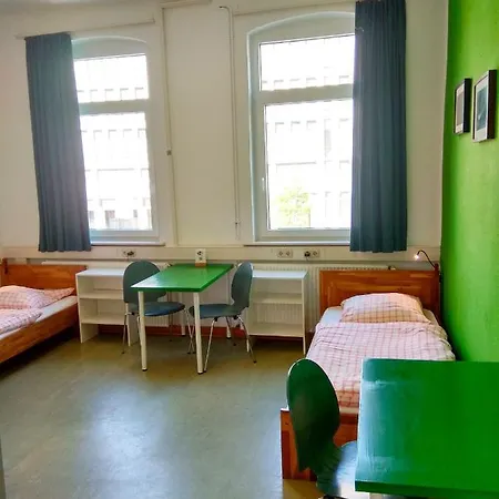 Hostel 37 *